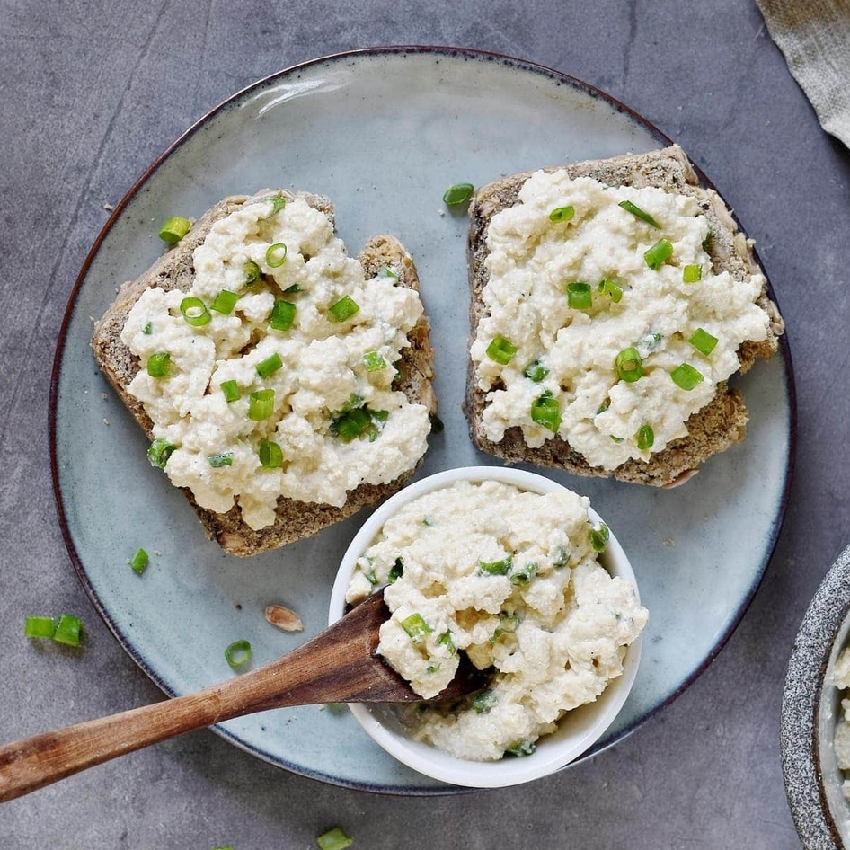 Billie Eilish’s Mom Has the Best Hack Ever for Making Vegan Cottage Cheese